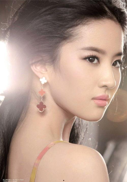 娱乐吃瓜君刘亦菲,娱乐圈的“吃瓜女王”，揭秘明星幕后故事